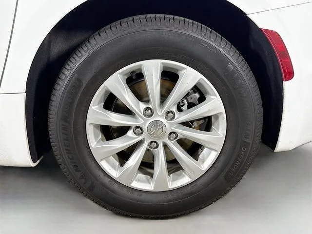 Used 2017 White Chrysler Touring L image 30