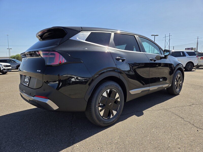 New 2027 Fusion Black Kia LX image 3