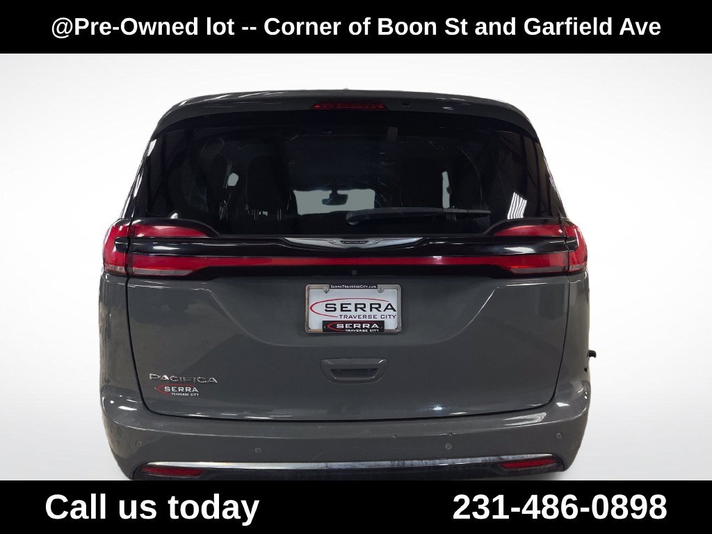 Used 2022 White Chrysler Touring L image 4