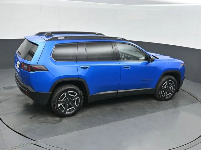 New 2026 Hydro Blue Pearl-Coat Exterior Paint Jeep Limited image 31
