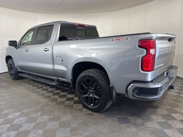 Used 2023  Chevrolet RST image 6