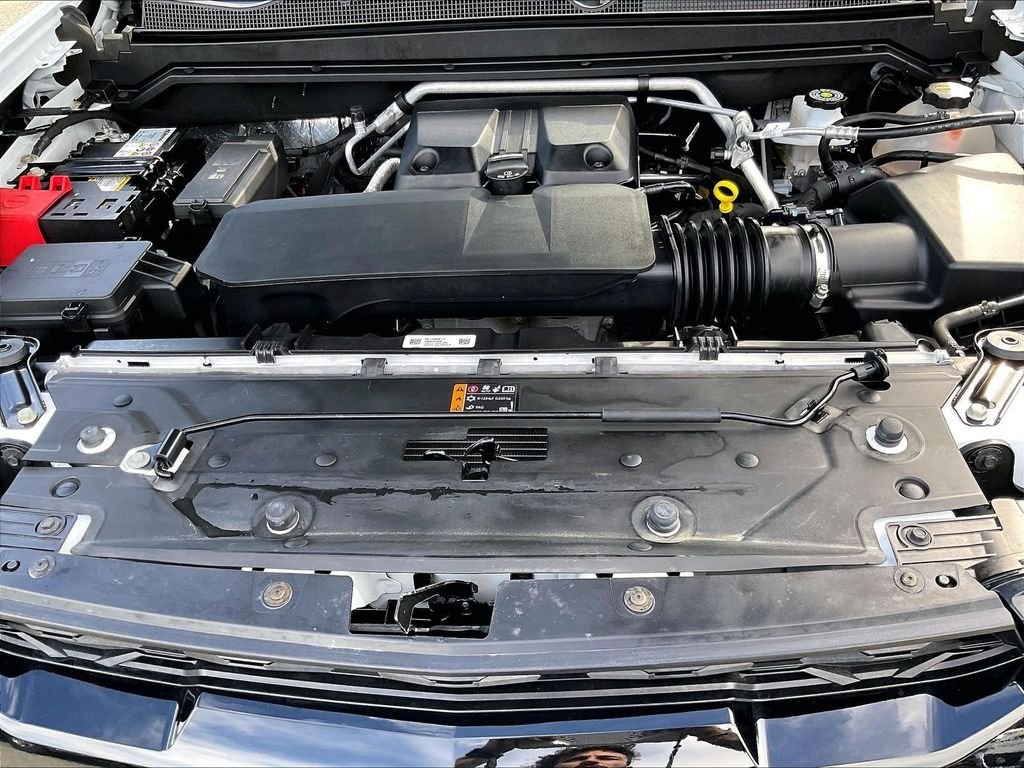 Used 2024 White Chevrolet ZR2 image 28