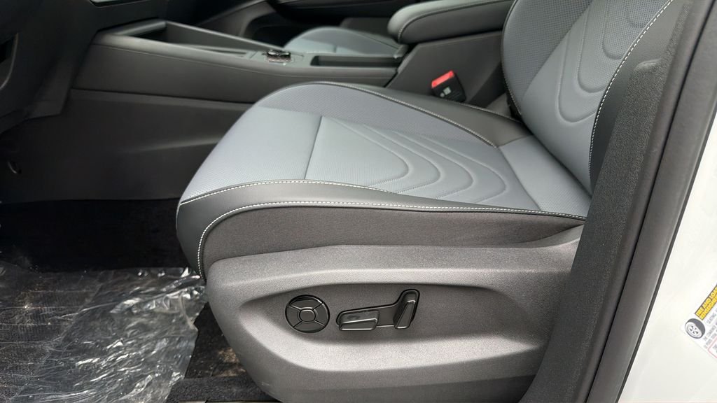New 2026 Pure White Volkswagen 2.0T SE image 32