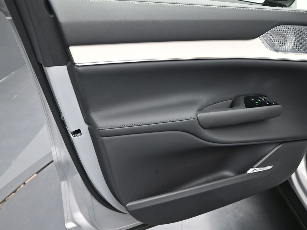 2025 Volvo EX90 Ultra - Photo 11