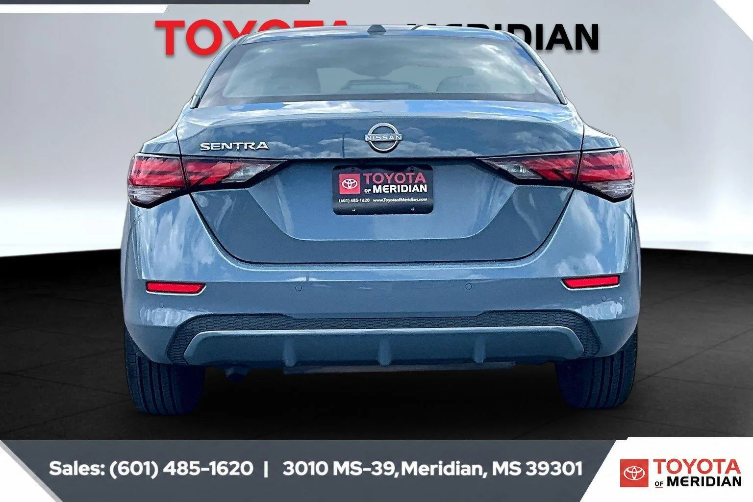 Used 2025 Atlantic Gray Metallic Nissan SV image 4