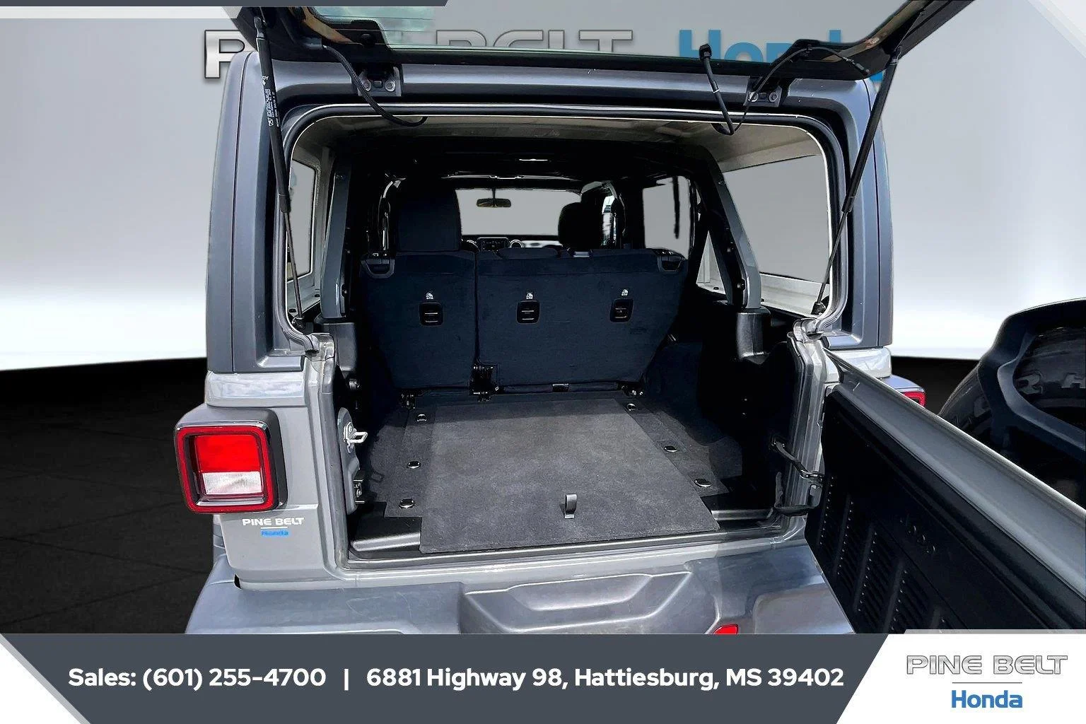 Used 2020 Sting-Gray Clearcoat Jeep Sahara image 21