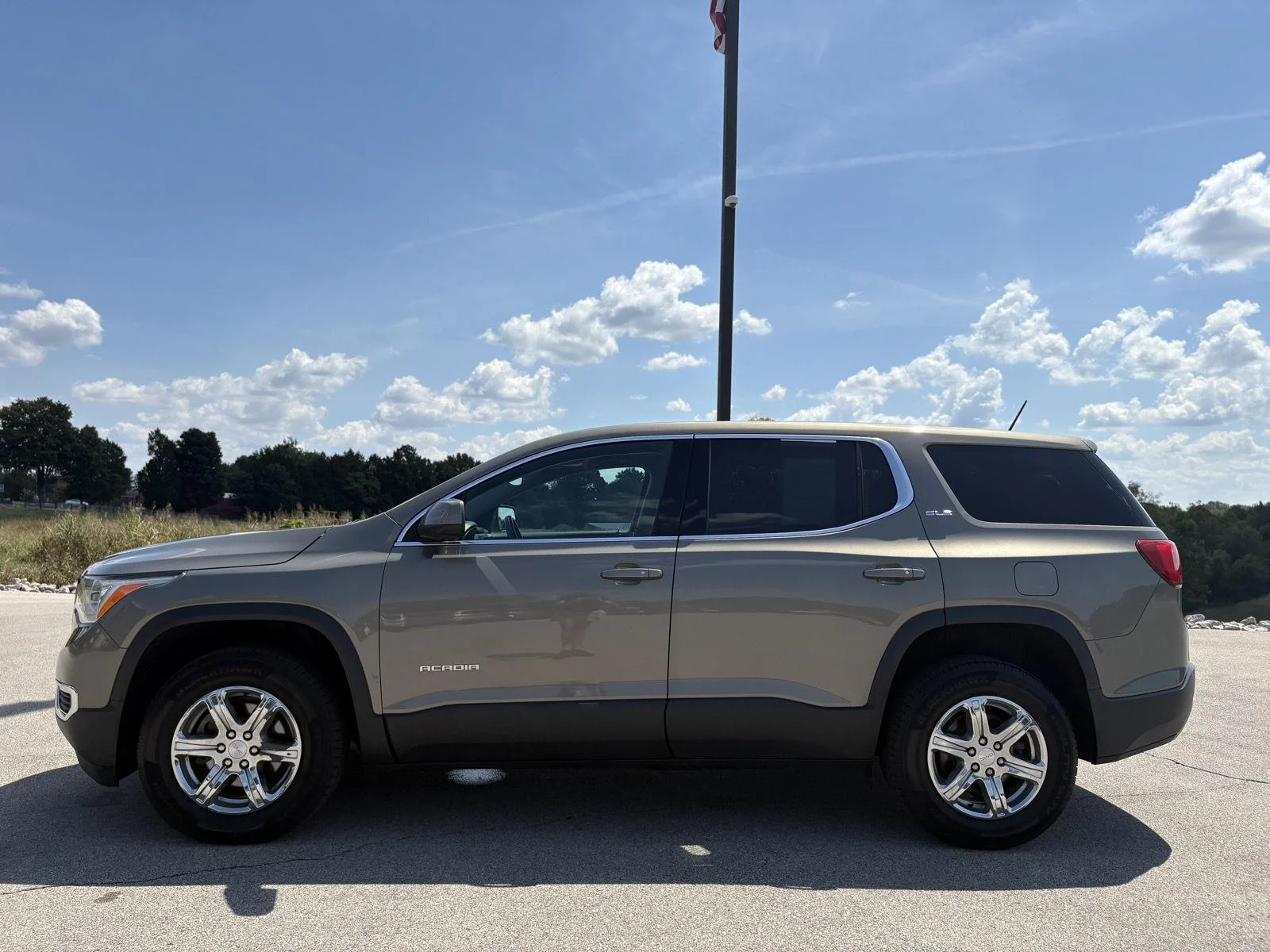 Used 2019 Pepperdust Metallic GMC SLE image 18
