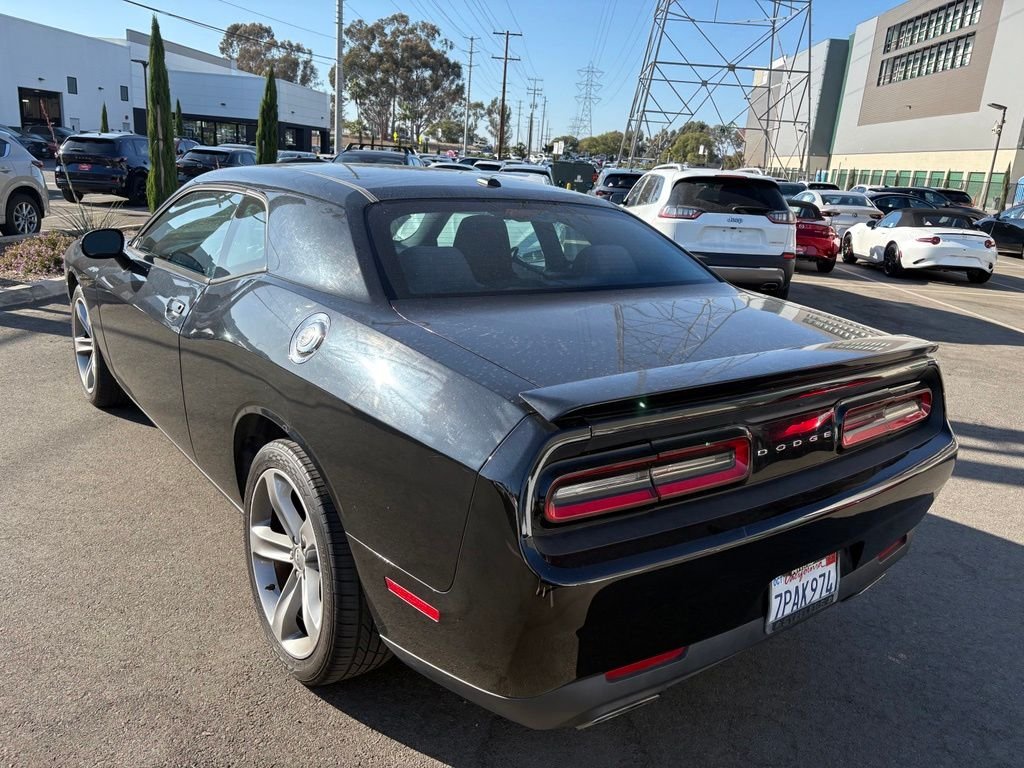 Used 2015 Pitch Black Clearcoat Dodge SXT image 9