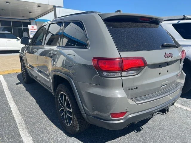 Used 2019 Gray Jeep Trailhawk image 3