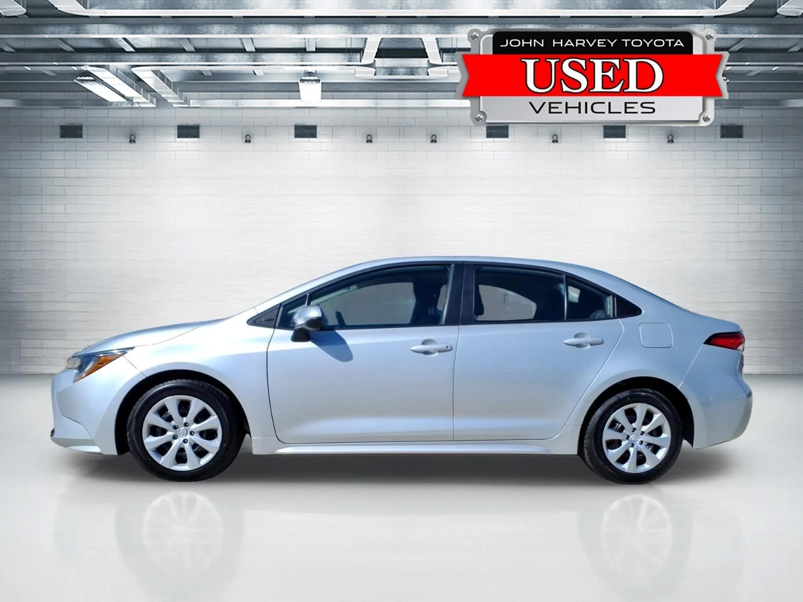Used 2025 Wind Chill Pearl Toyota LE image 2
