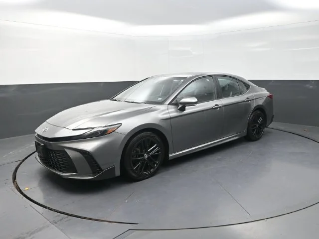 Used 2025  Toyota SE image 2