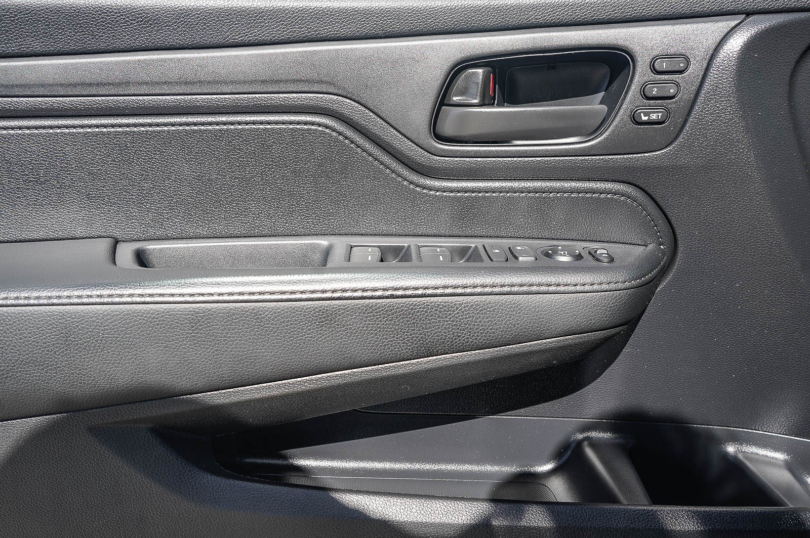 Used 2025 Platinum White Pearl Honda Sport-L image 22