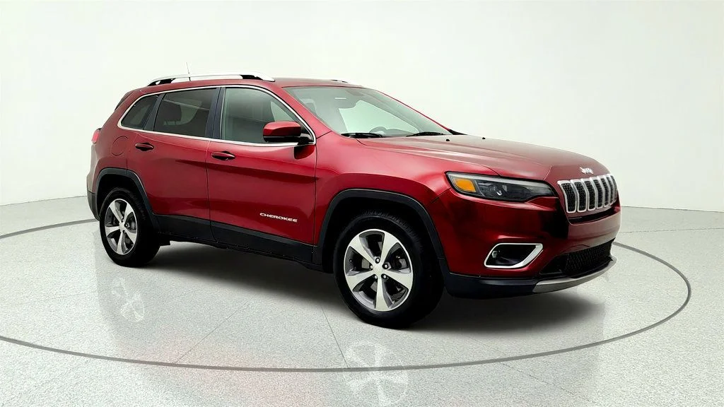Used 2019 Velvet Red Pearlcoat Jeep Limited 4x4 image 3