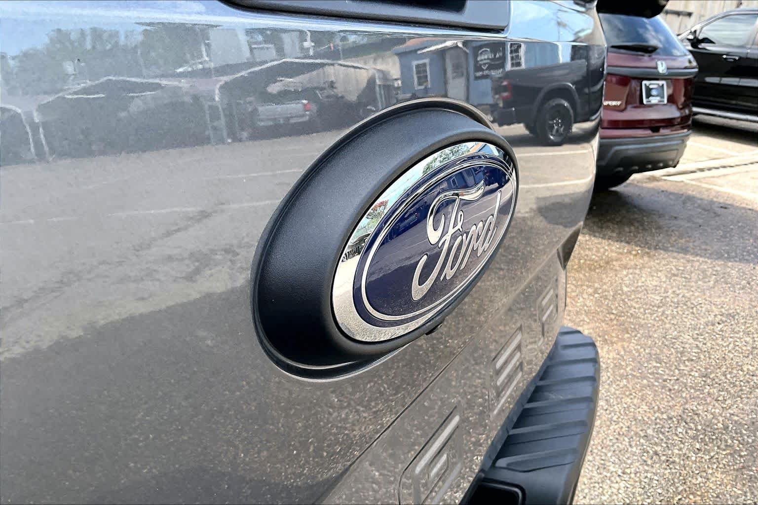 Used 2024 Carbonized Gray Ford LARIAT image 31