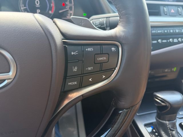 Used 2020 White Lexus 350 image 23