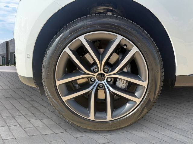 New 2026 Fuji White Land Rover SE image 9