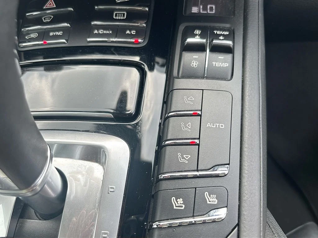 Used 2017 White Porsche Base image 29