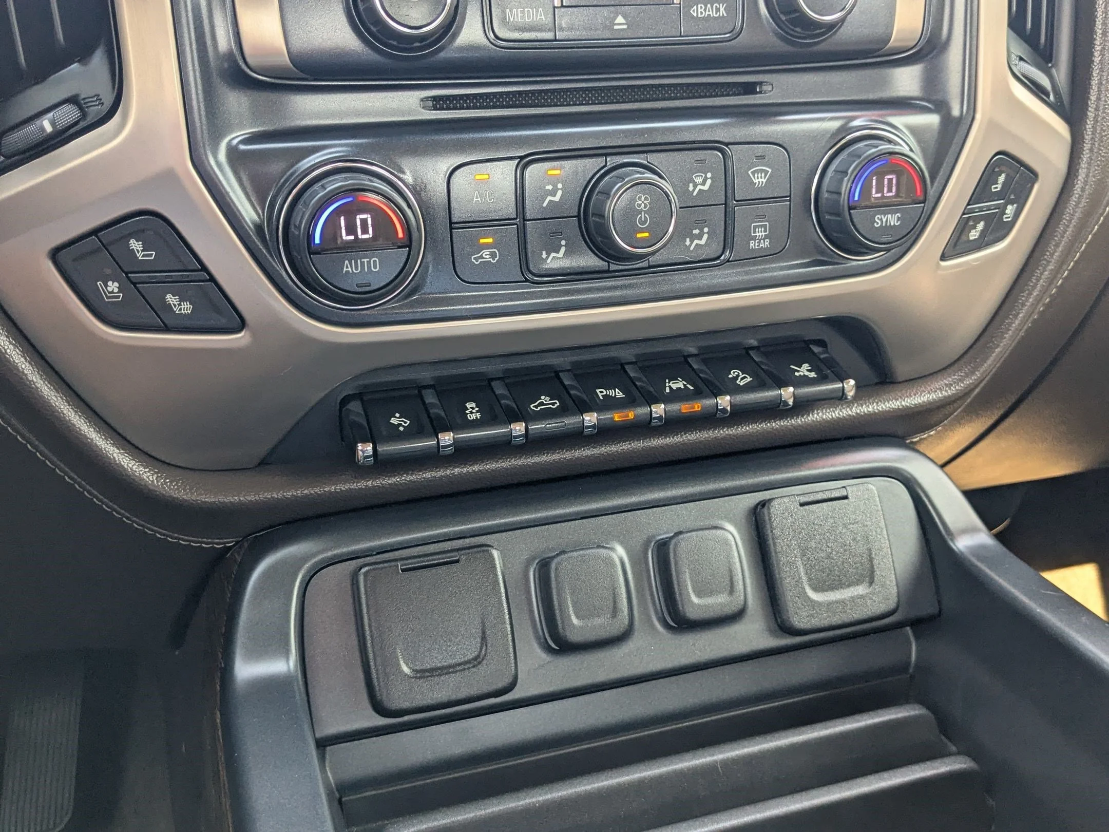 Used 2017 Onyx Black GMC Denali image 24