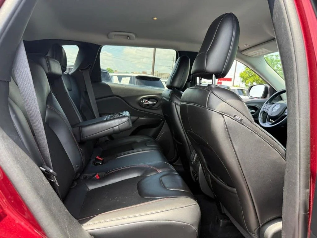 Used 2019 Red Jeep Trailhawk image 11