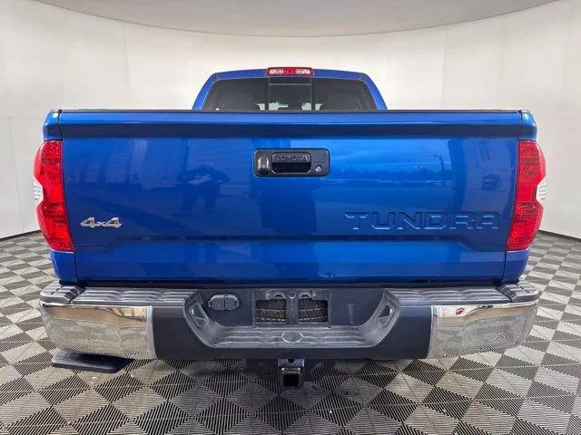 Used 2018 Blue Toyota SR5 image 21