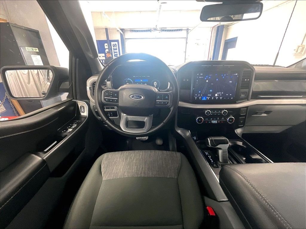 Used 2023 Silver Ford XLT image 17