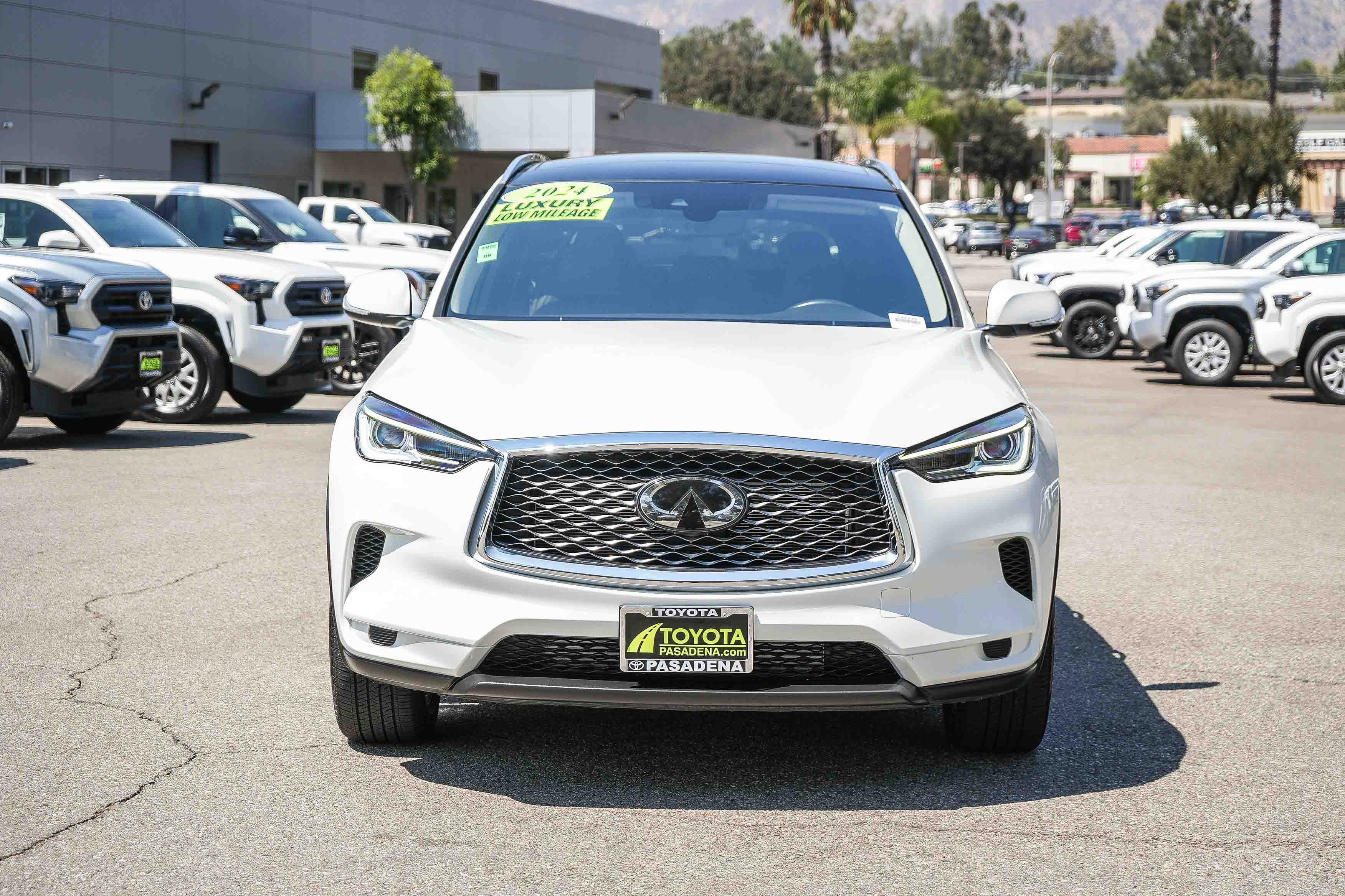 Used 2024 RADIANT WHITE INFINITI LUXE image 2