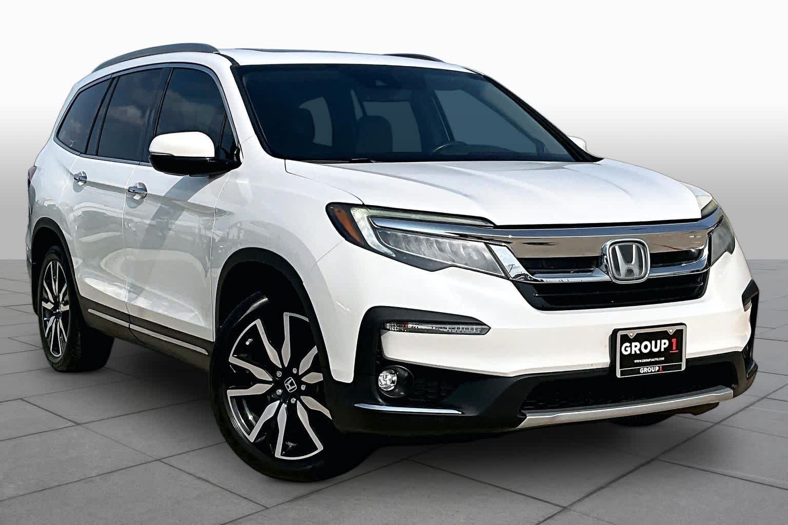 Used 2020 Platinum White Pearl Honda Touring 8-Passenger image 3
