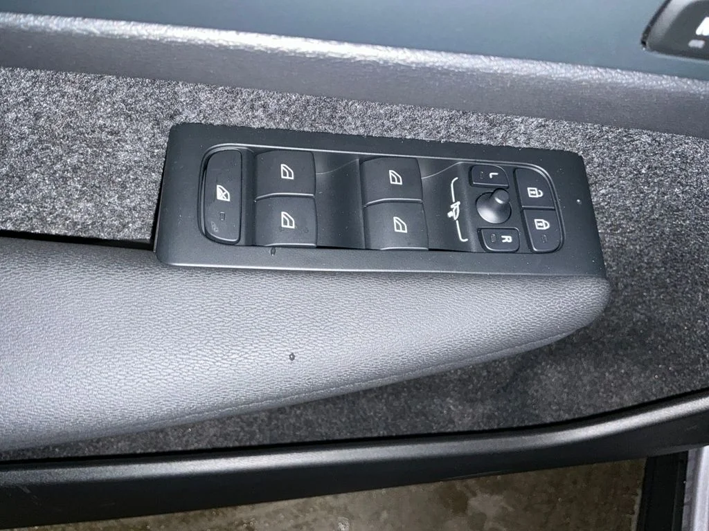 New 2026 Aurora Silver Volvo Plus image 11