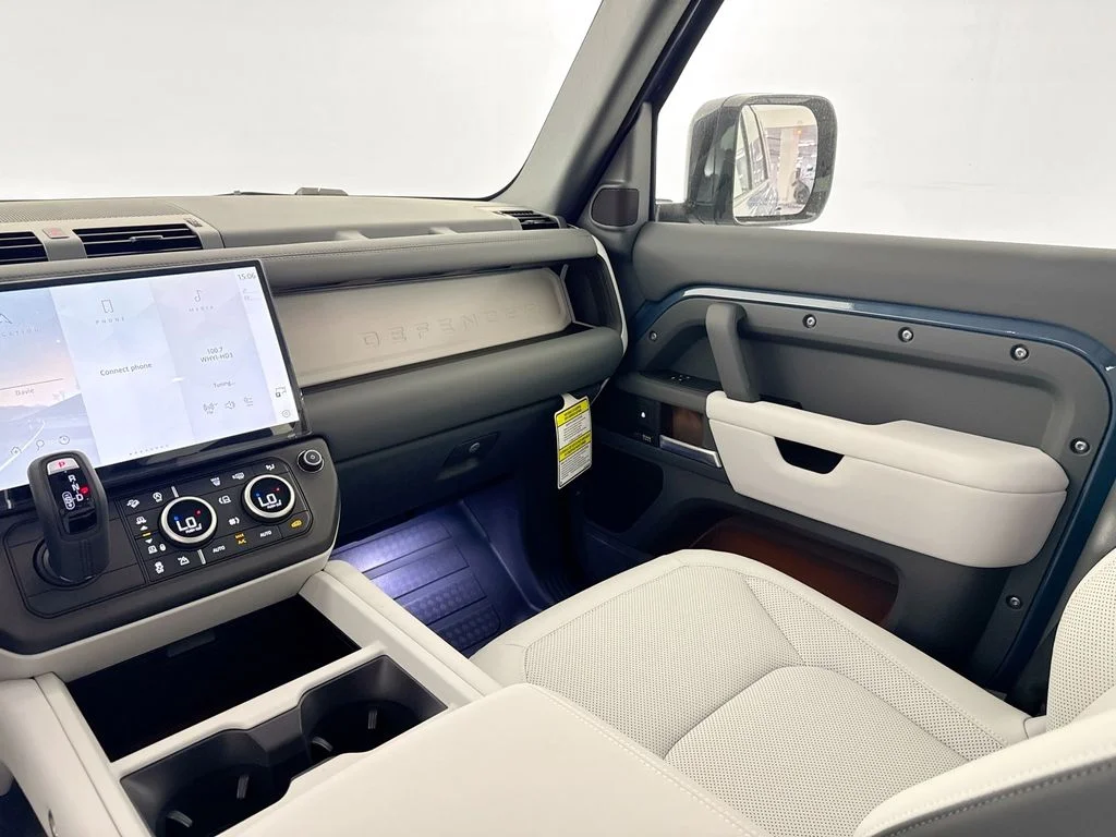 New 2026 Tasman Blue Land Rover X-Dynamic SE image 24