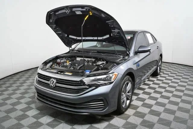 Certified Used 2024 Platinum Gray Metallic Volkswagen SE image 30