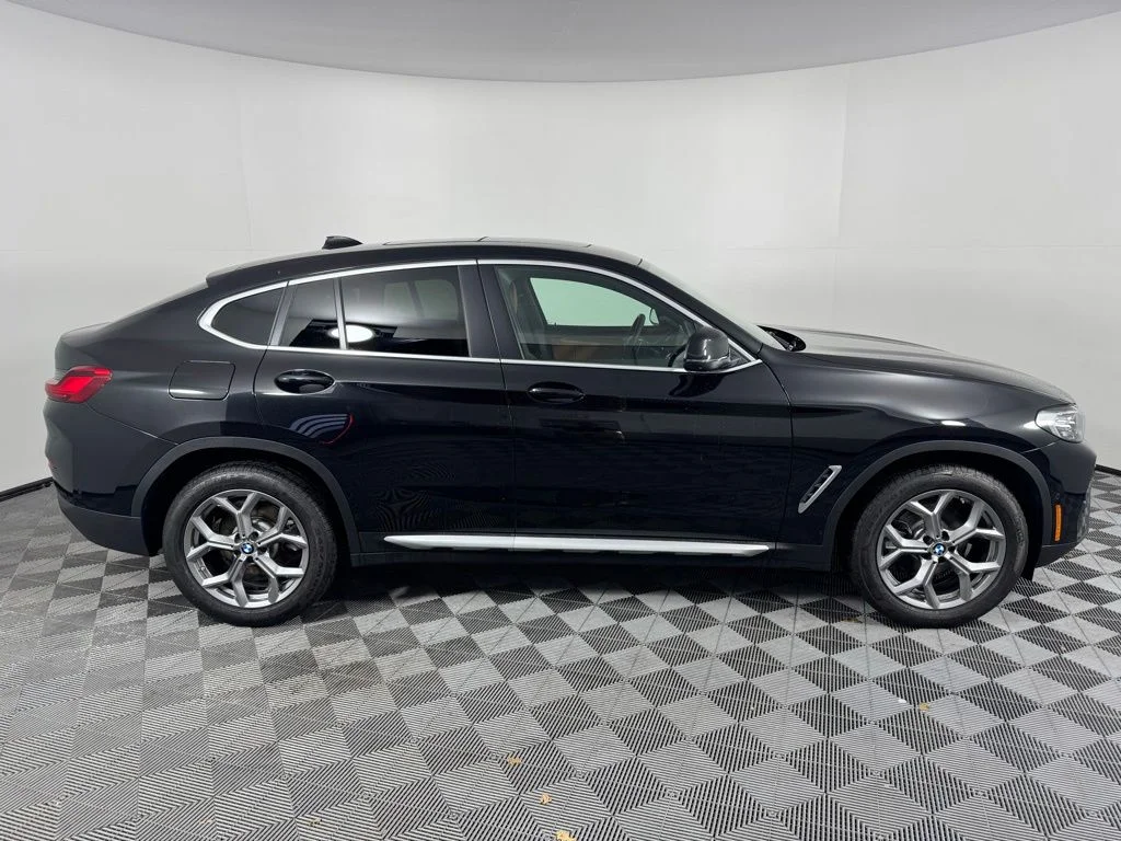 Certified Used 2025 Black Sapphire Metallic BMW xDrive30i image 4