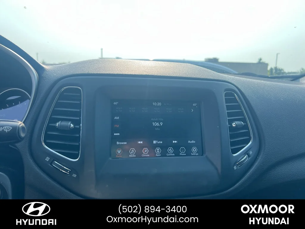 Used 2021 Olive Green Pearlcoat Jeep Latitude image 13