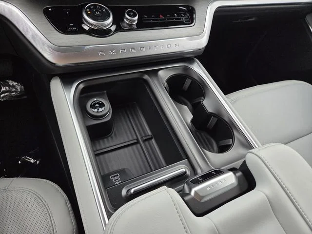 New 2026 Star White Metallic Tri-Coat Ford MAX Platinum® image 9
