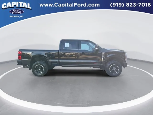 Used 2025  Ford King Ranch image 9