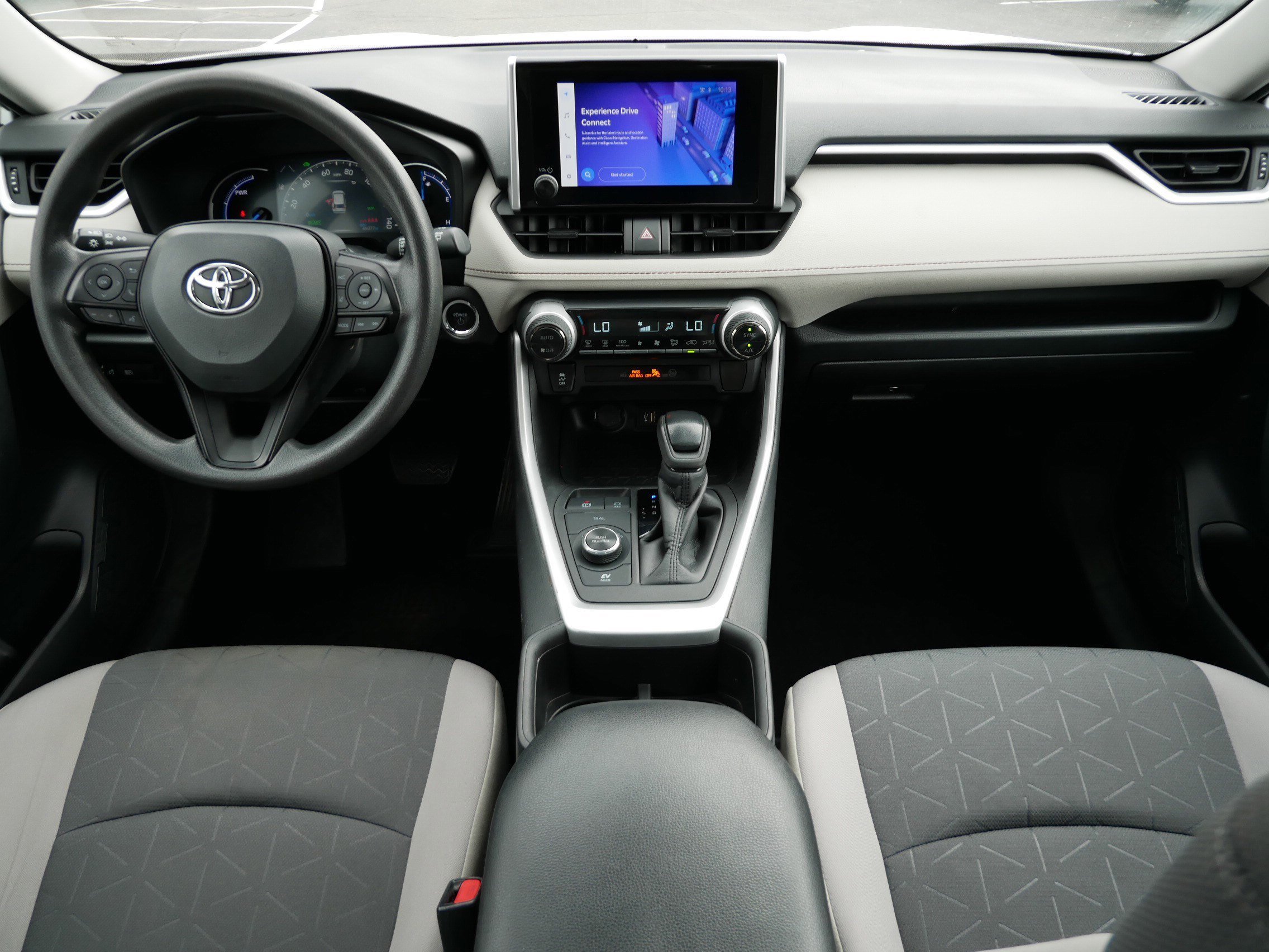 2024 Toyota RAV4 XLE - Photo 10