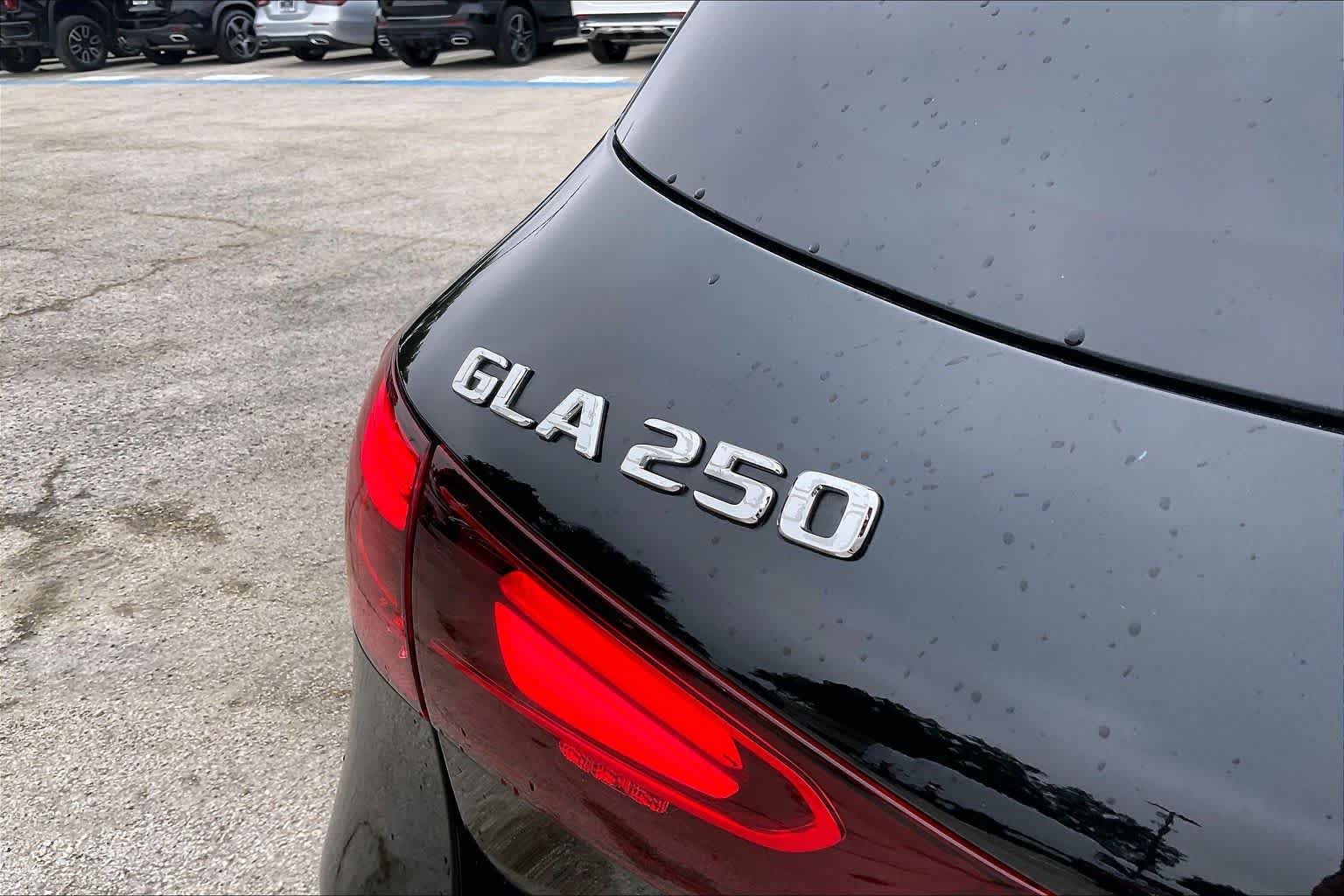 Used 2026 Cosmos Black Metallic Mercedes-Benz GLA 250 image 10