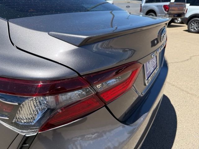 2021 Toyota Camry SE - Photo 8