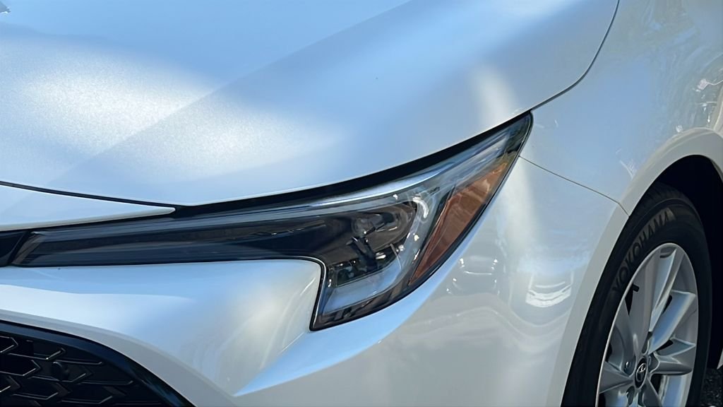 2025 Toyota Corolla Hatchback SE - Photo 23