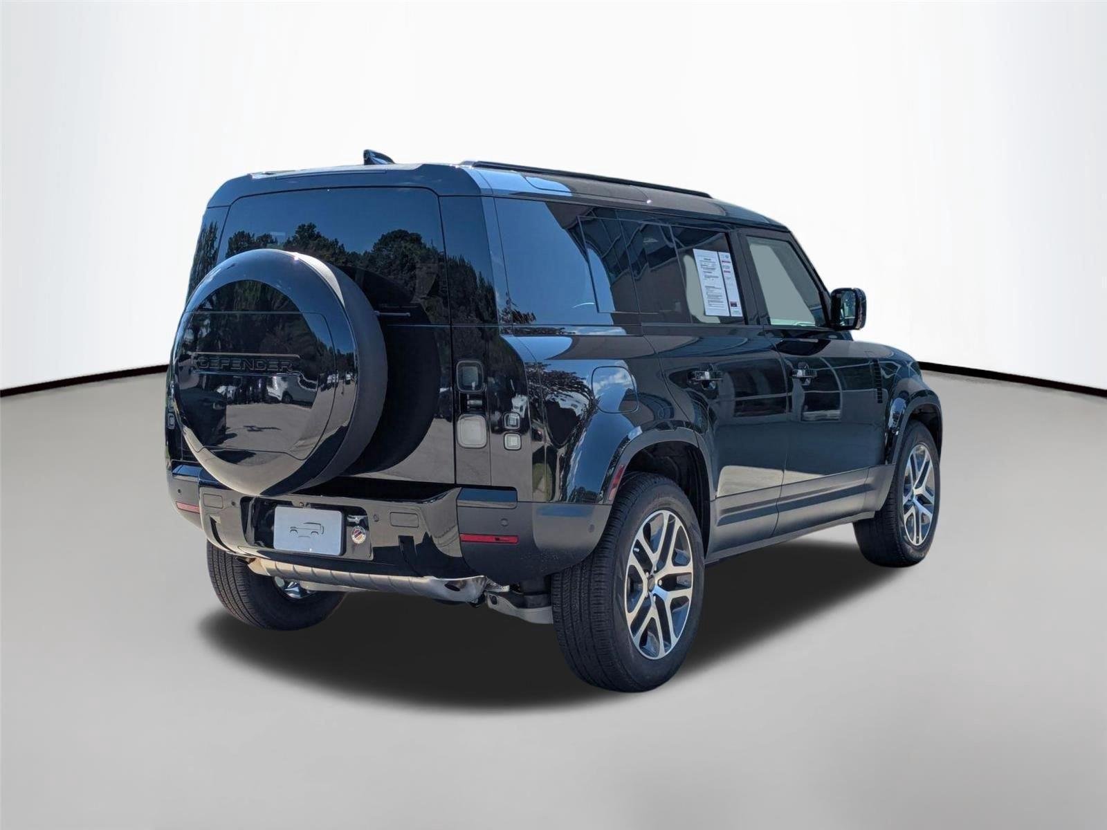 Used 2026 Santorini Black Metallic Land Rover S image 5