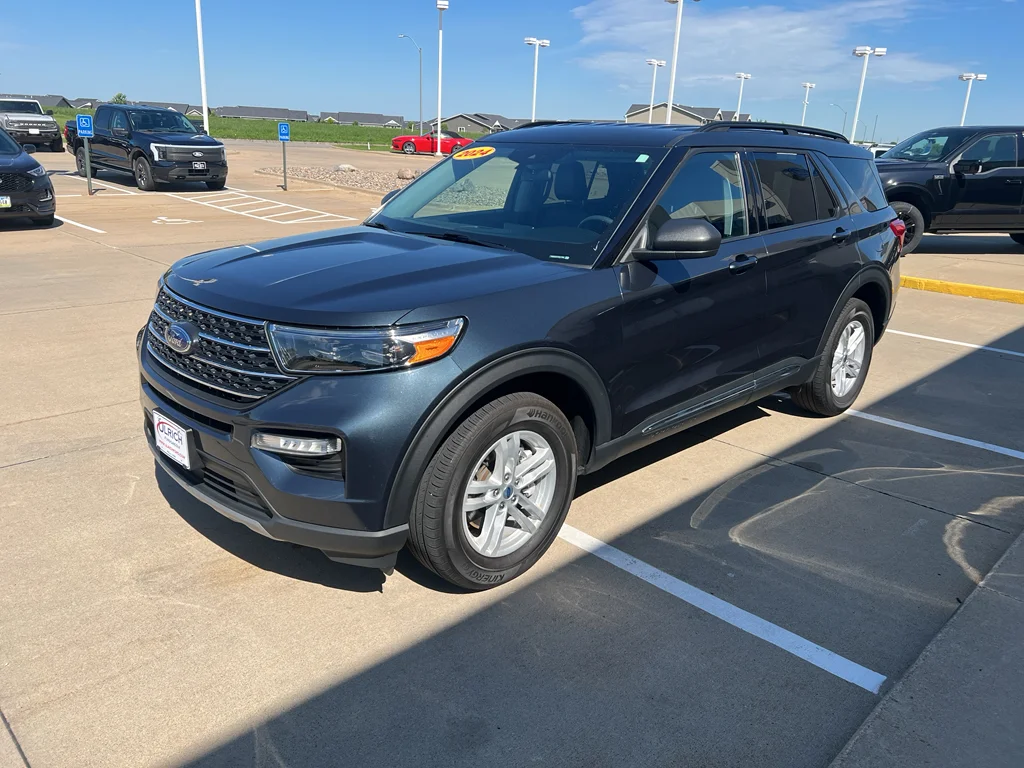 Used 2024 Stone Blue Metallic Ford XLT image 4