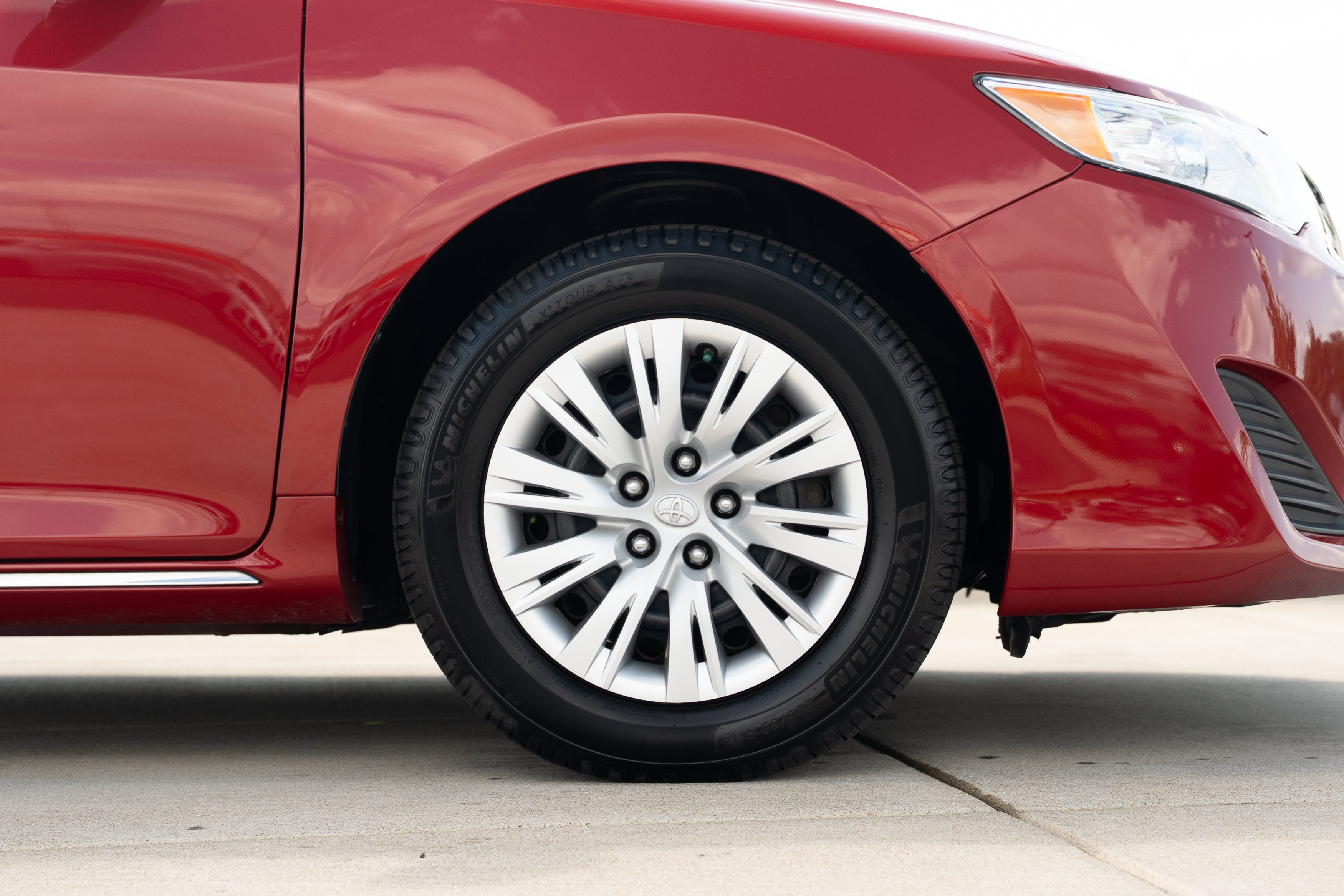 Used 2014 Barcelona Red Metallic Toyota LE image 27