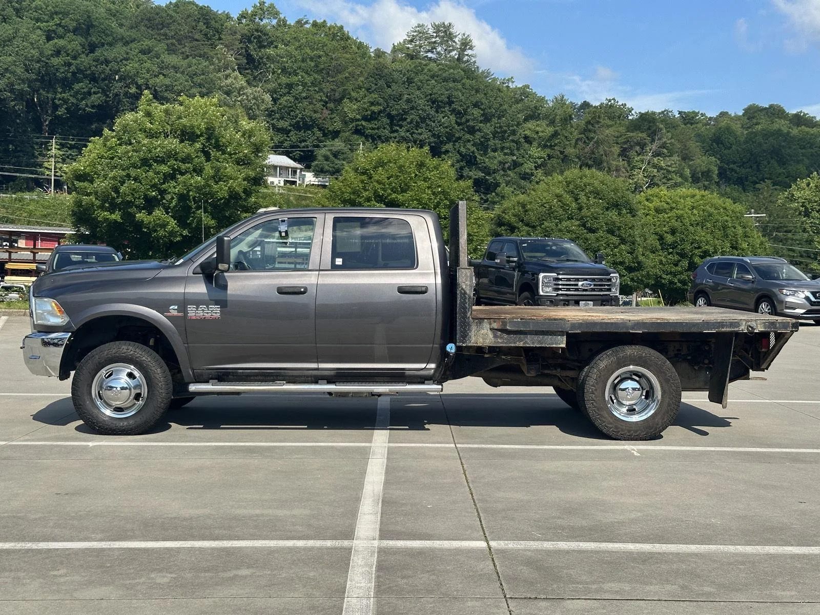 Used 2017 Granite Crystal Metallic Clearcoat Ram Tradesman image 4