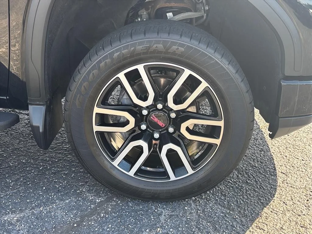 Used 2022 Black GMC AT4 image 10