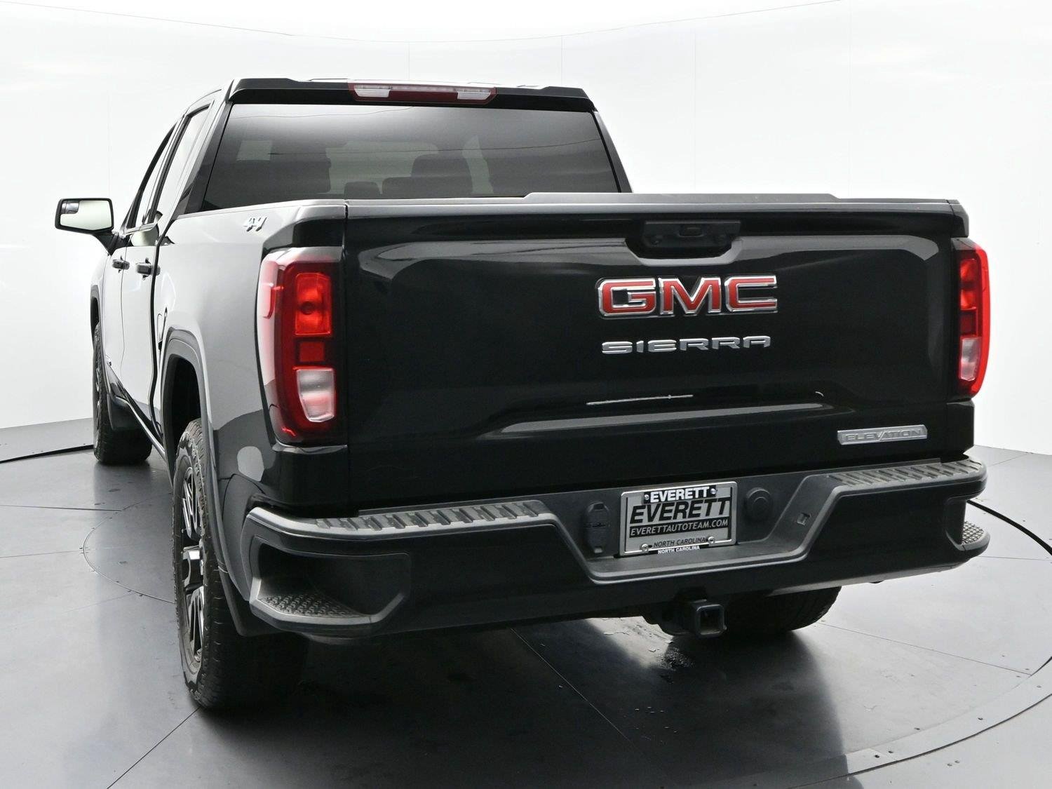Used 2024 Onyx Black GMC Elevation image 6