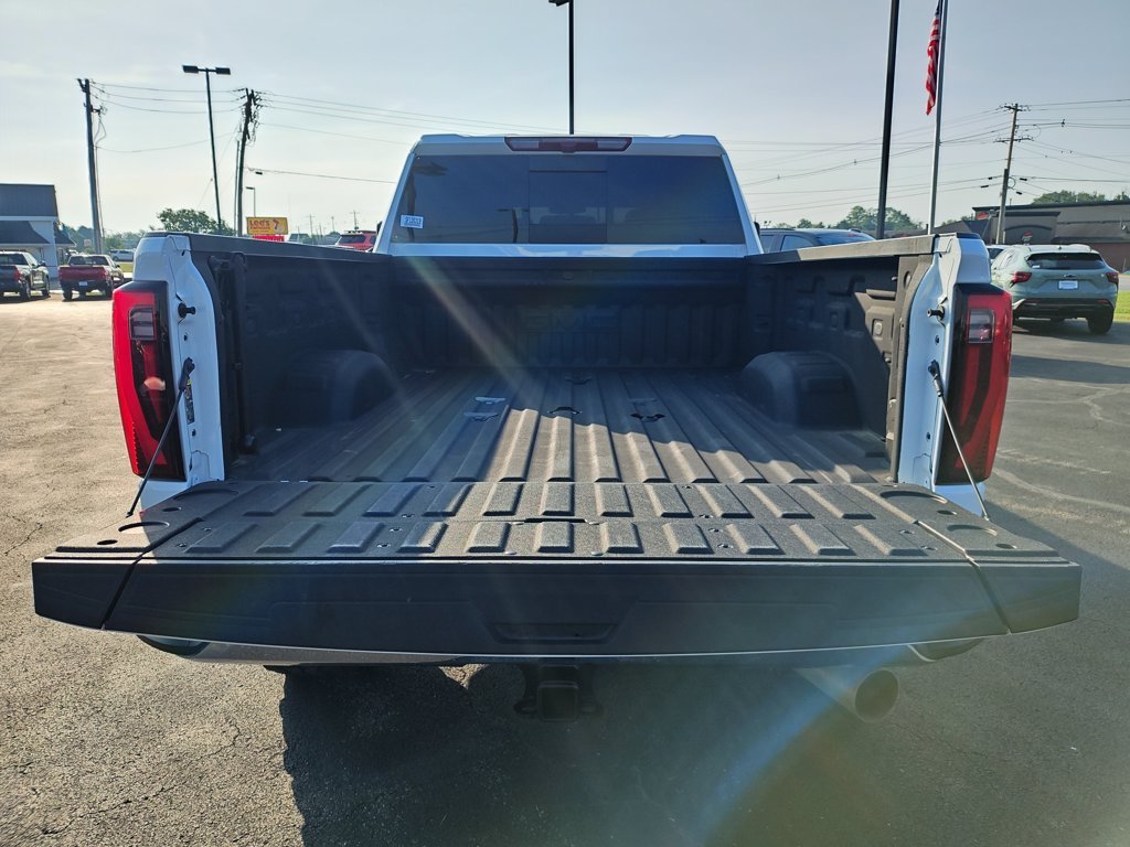 Used 2025 White GMC SLT image 9