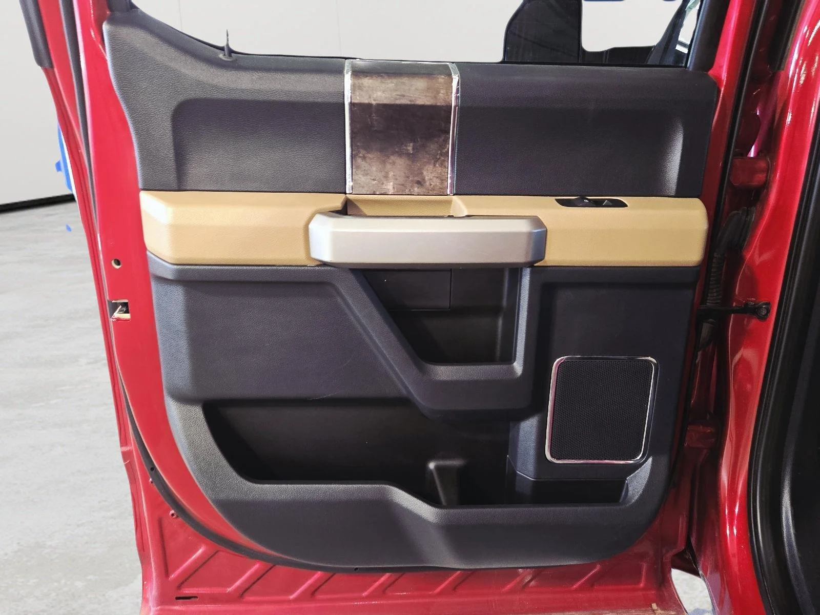 Used 2022 Rapid Red Metallic Tinted Clearcoat Ford LARIAT image 37