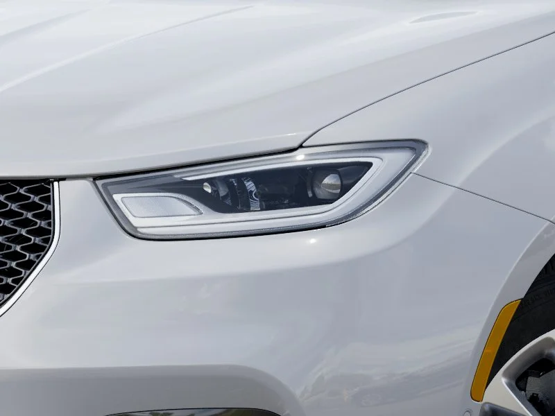 New 2026 Bright White Clear-Coat Exterior Paint Chrysler Limited image 36