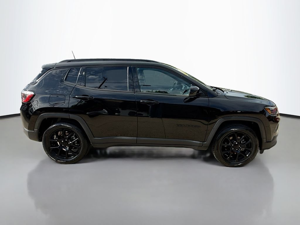 Certified Used 2022 Diamond Black Crystal Pearlcoat Jeep Altitude image 9