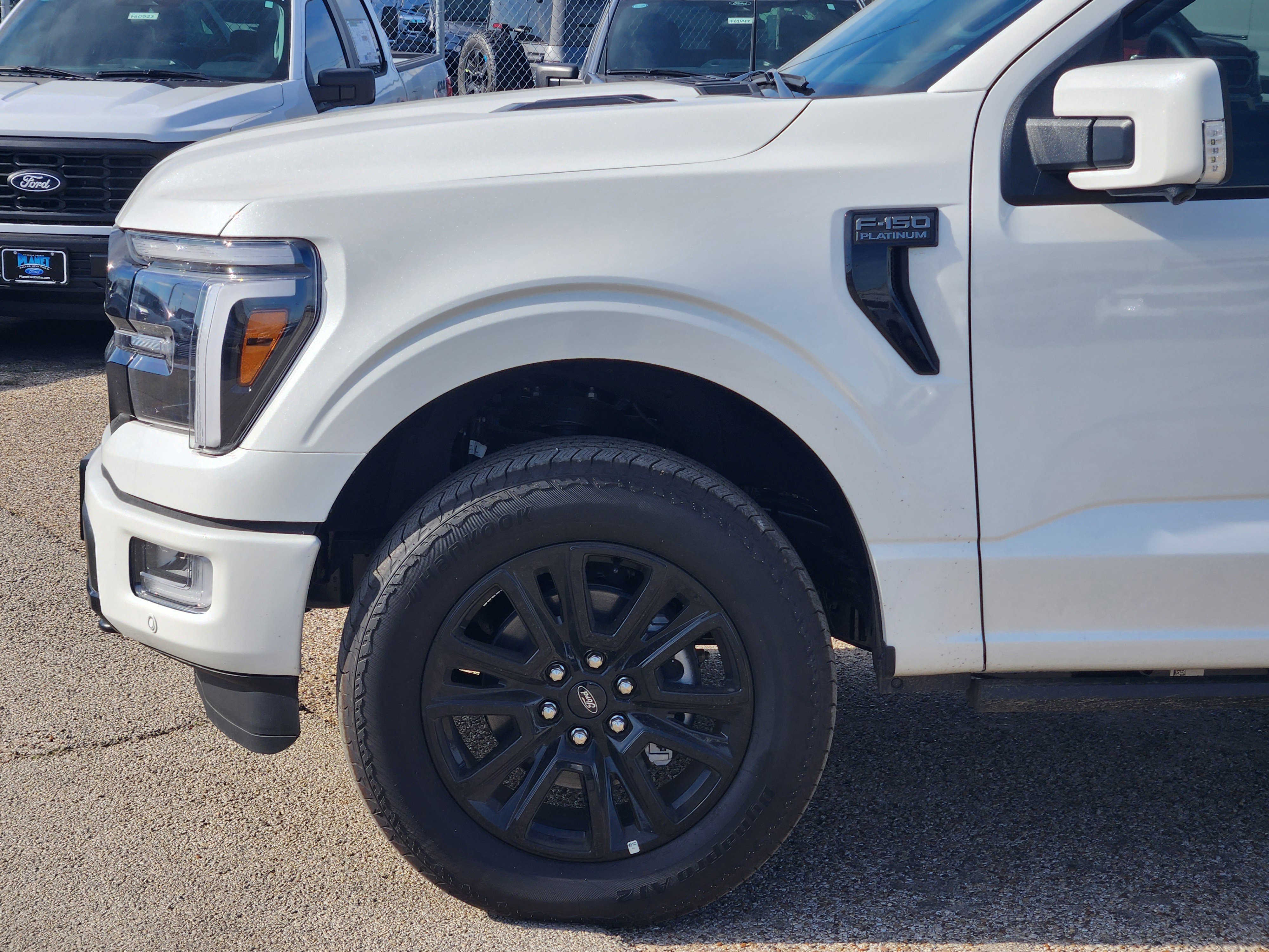 New 2025 Star White Metallic Tricoat Ford Platinum image 6