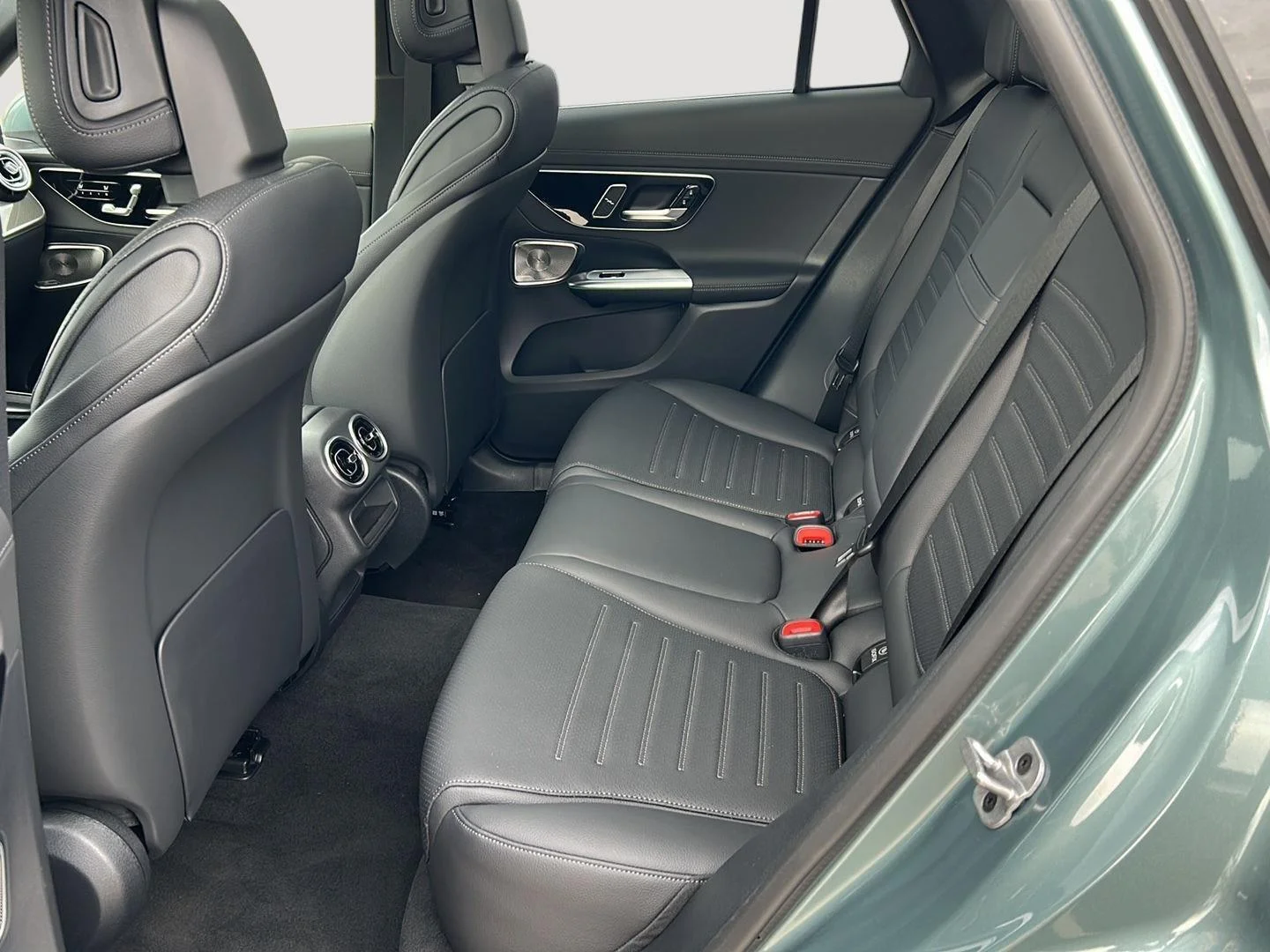 New 2026 Verde Silver Metallic Mercedes-Benz GLC 300 image 26